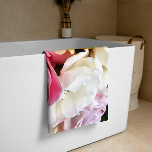 Snooty Fox Art Bath Towel - Roses I